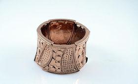 民族风绿松石手链 义乌小饰品混批的商机与文艺创作